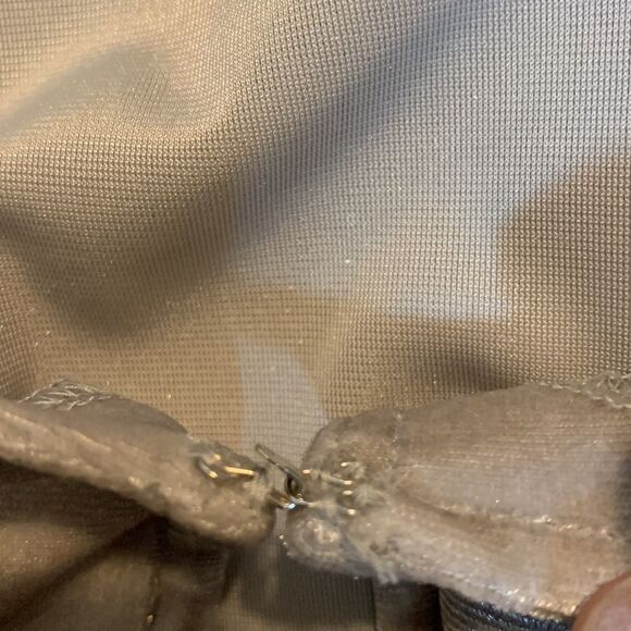 Ann Taylor size medium gray velour short sleeve top with keyhole front - Picture 8 of 8